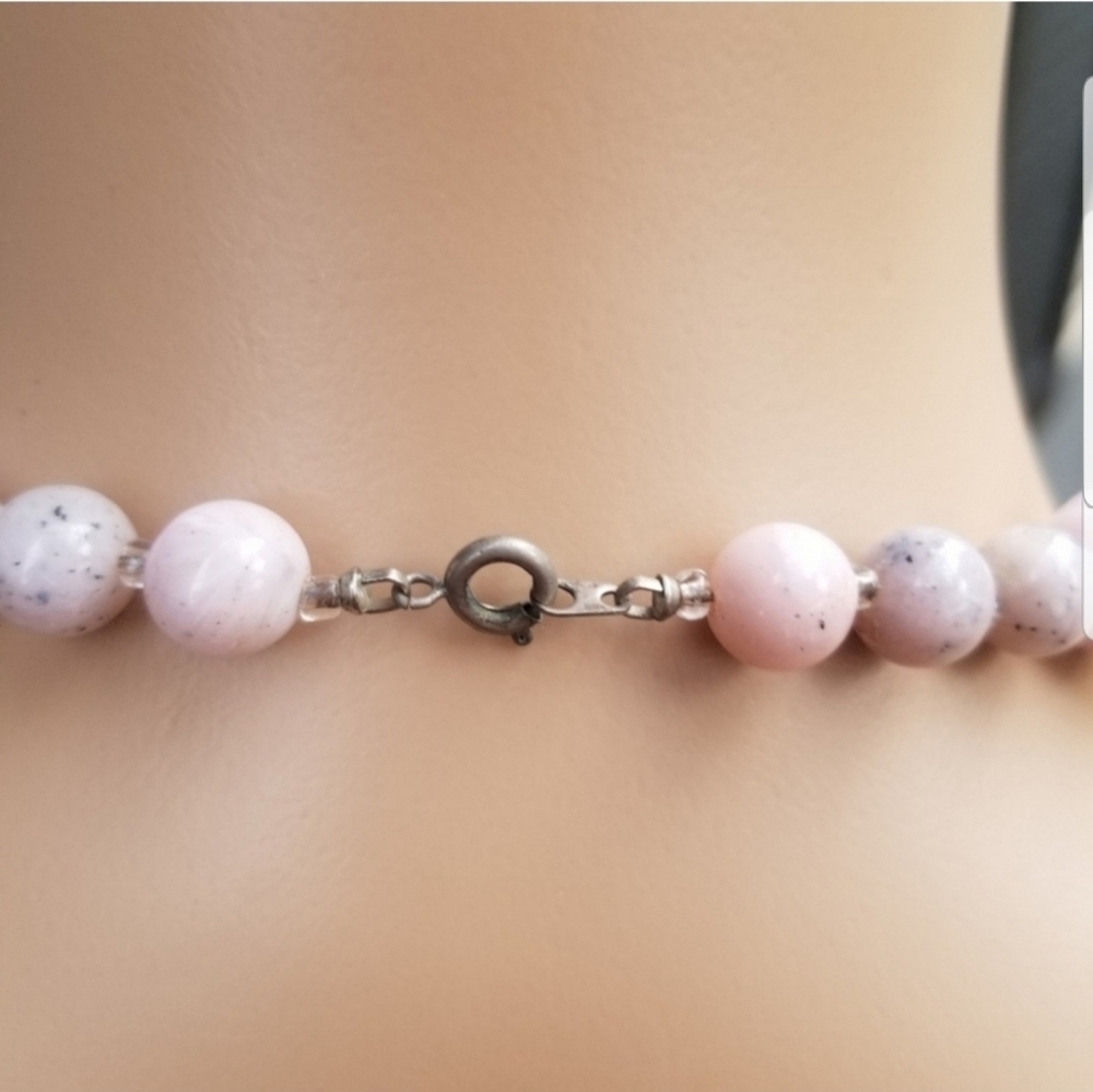 VINTAGE FAUX PINK OPAL POLYMER BEADED NECKLACE - Picture 5 of 5